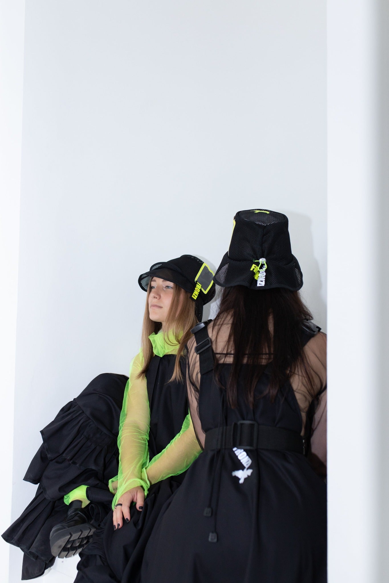 Black fronzi hat with neon detail on the side