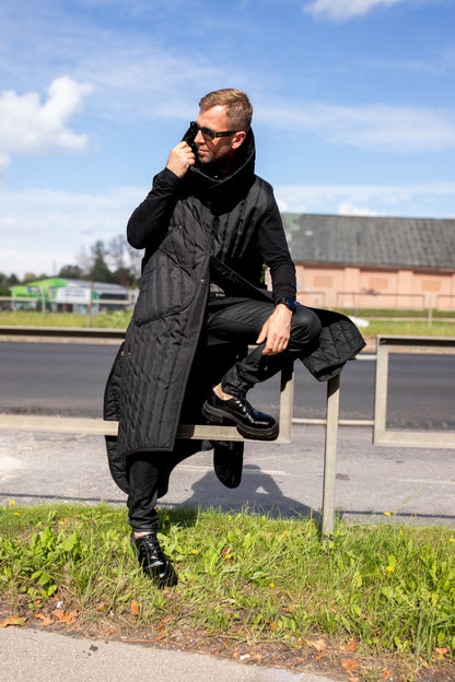 Long quilted vest in black unisex