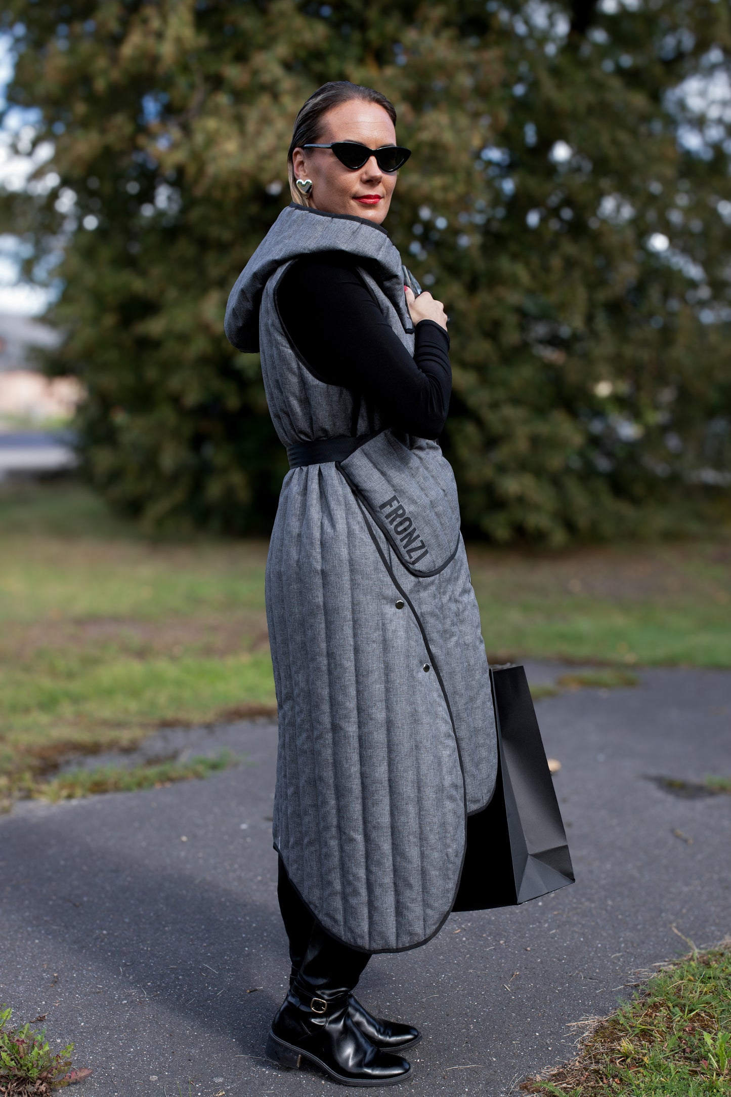 Long quilted vest in grey unisex