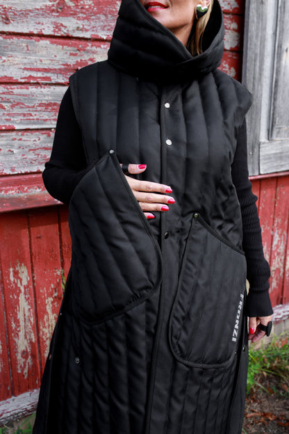 Long quilted vest in black unisex