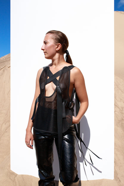 Black scarab top